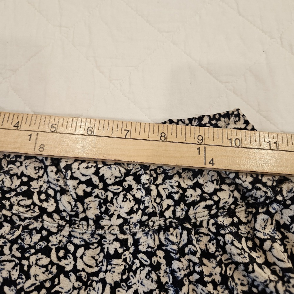 Hollister Crushed Velvet Skater Ditsy Floral Skirt Women's Small Black & Beige - Picture 8 of 9